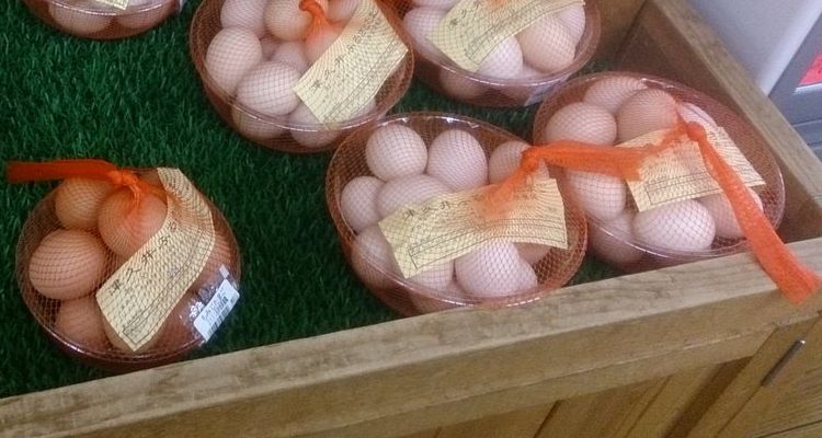 『生産者の顔が見える食材です』卵売場のPOPに一言、間違ってないけど「そうじゃない(笑)」 | COROBUZZ