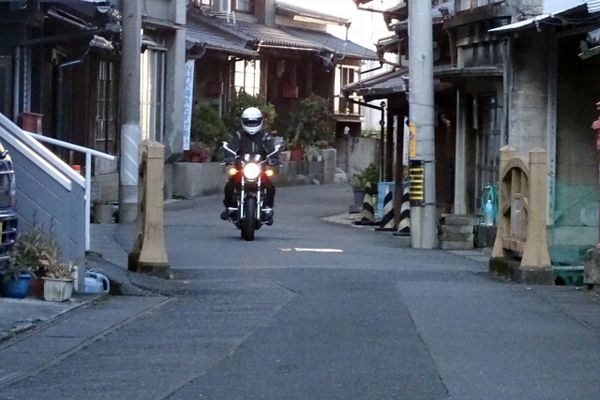 わざと飛び出し牽制してくる自転車乗りが目撃