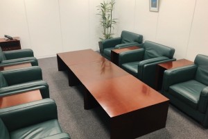 スタッフにボーナスをあげると税金がかかるけど、非課税になる考え…！（笑）