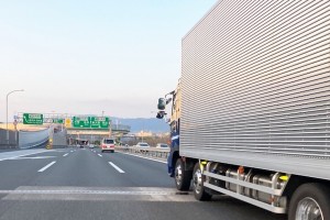 「連休中のトラックは高速を使うな」とか言っている人！耳かっぽじって聞け