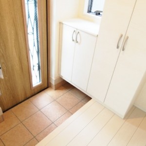 昔は家庭訪問といって、家の中に入ってお茶とかお菓子を出したりしたものだけど…学生の時の経験で