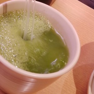 スシロー行ったらお茶の蛇口に細かい技術の進化があった、ちょっとした変化だとして