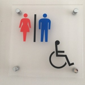 「トイレをお使いになる場合は店員にお声がけください」コンビニ等で書かれているけど5割くらいの確率で