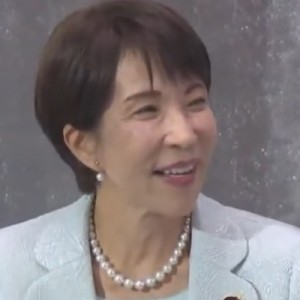 昭和100年記念式典で海自音楽隊がGET WILDを生演奏、その頃→高市首相は（笑）