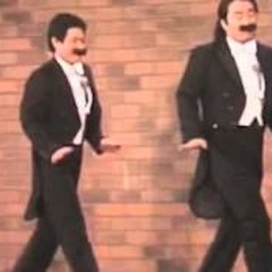 職場にベースを持っていったら「何か弾いてみてください」と言われたのでヒゲダンスを弾いたんだけど