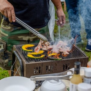 アメリカのバーベキュー、鍋奉行的な人の呼びを聞いて笑った（笑）